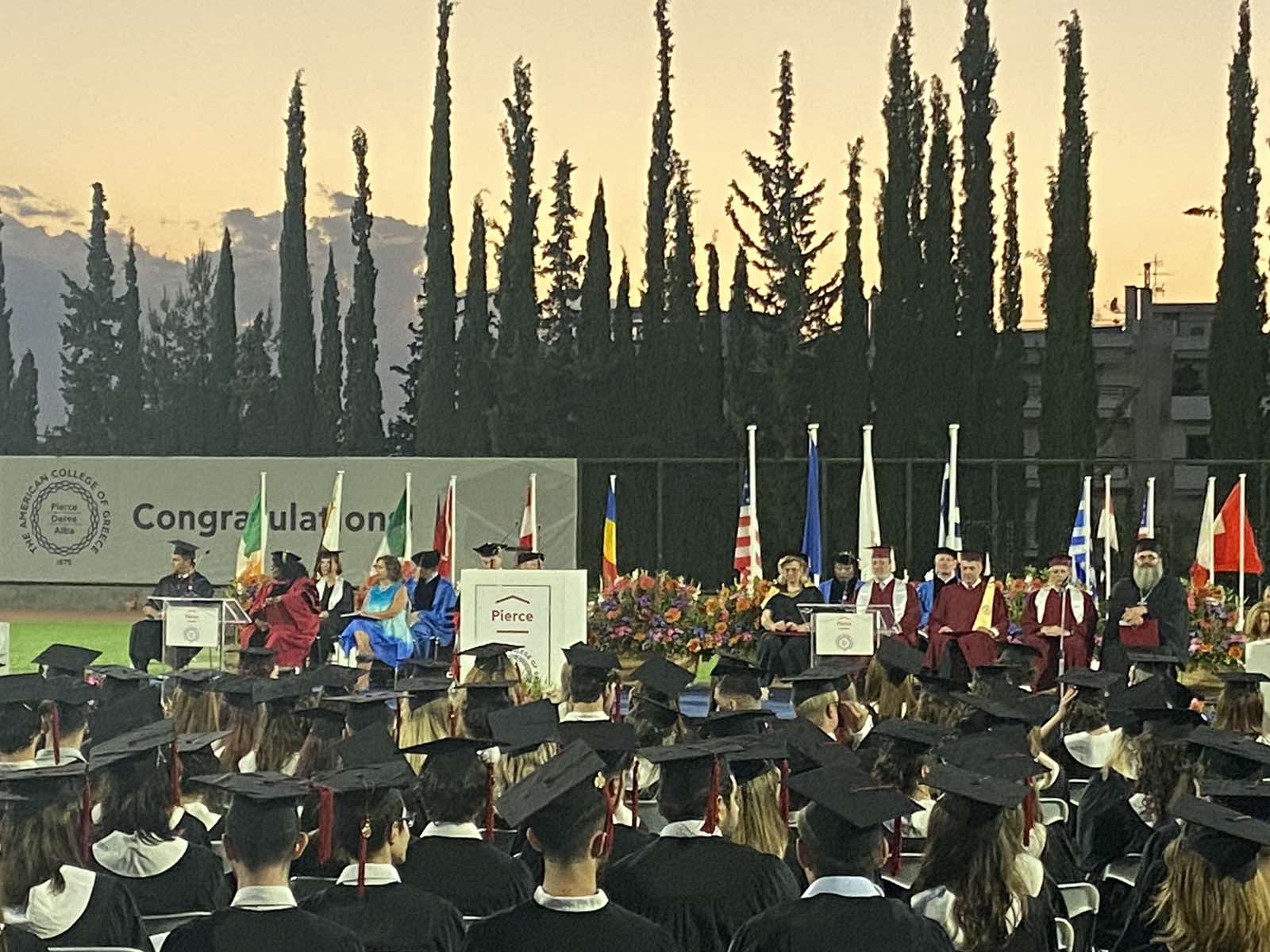 Commencement 2022: &Sigma;&upsilon;&gamma;&chi;&alpha;&rho;&eta;&tau;ή&rho;&iota;&alpha; &Alpha;&pi;ό&phi;&omicron;&iota;&tau;&omicron;&iota;, &kappa;&alpha;&lambda;ή &tau;ύ&chi;&eta;!