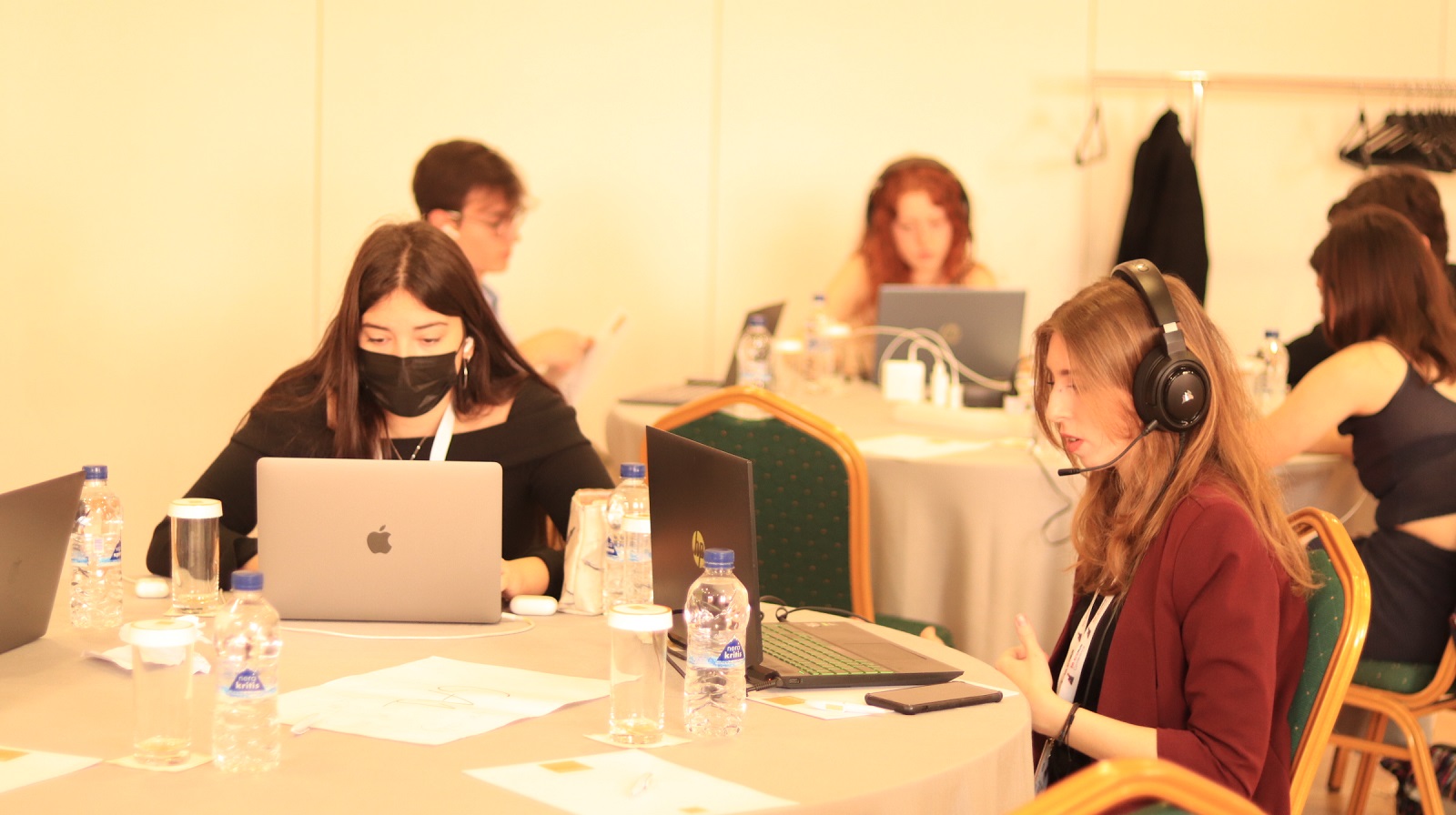 5th ACGMUN: 6.500 &epsilon;&upsilon;&rho;ώ &gamma;&iota;&alpha; &tau;&omicron; "&Chi;&alpha;&mu;ό&gamma;&epsilon;&lambda;&omicron; &tau;&omicron;&upsilon; &Pi;&alpha;&iota;&delta;&iota;&omicron;ύ"