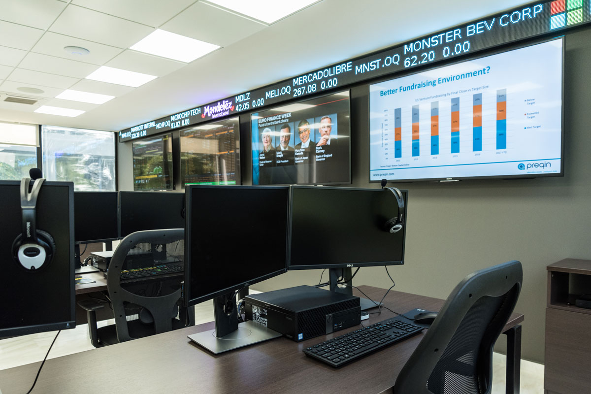 Simulated-Trading-Room-photo-3.jpg