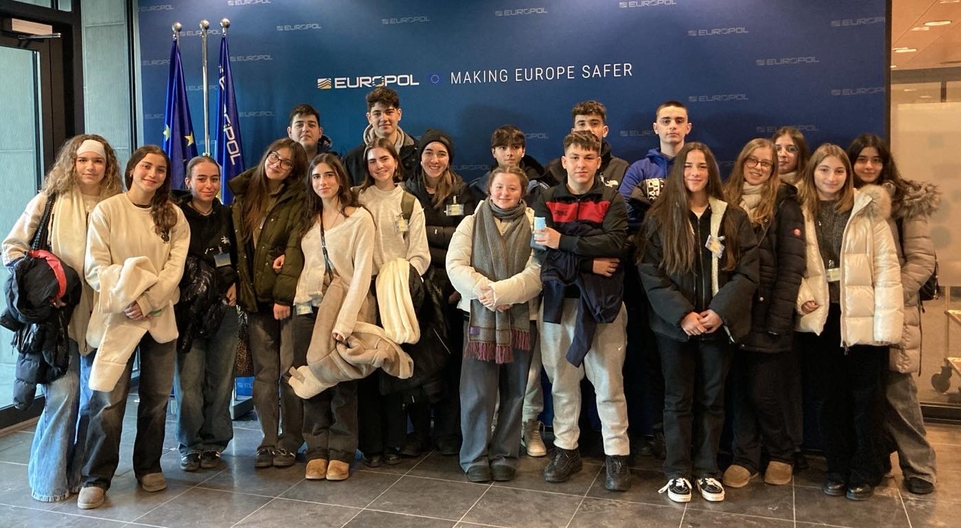 &Mu;&alpha;&theta;&eta;&tau;έ&sigmaf; &tau;&omicron;&upsilon; Pierce - &Pi;&rho;ό&epsilon;&delta;&rho;&omicron;&iota; &kappa;&alpha;&iota; &epsilon;&kappa;&pi;&rho;ό&sigma;&omega;&pi;&omicron;&iota; - &sigma;&tau;&omicron; &Delta;&iota;&epsilon;&theta;&nu;έ&sigmaf; &Mu;&alpha;&theta;&eta;&tau;&iota;&kappa;ό &Sigma;&upsilon;&nu;έ&delta;&rho;&iota;&omicron; THIMUN, &sigma;&tau;&eta; &Chi;ά&gamma;&eta;!